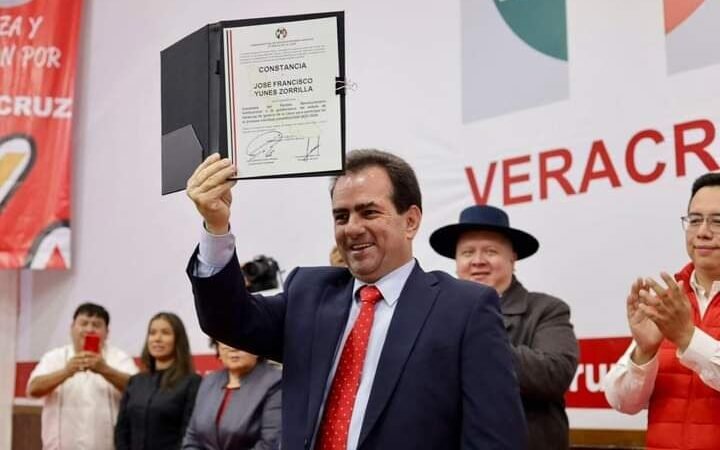 PEPE YUNES RECIBE CONSTANCIA COMO CANDIDATO A GOBERNADOR
