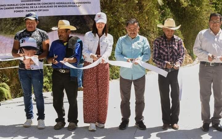 INAUGURA ALCALDE DE COSCO RAMPAS EN MAQUILIXHUATLA