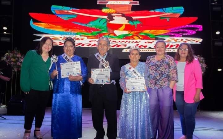 CORONAN A REYES DE LA TERCERA EDAD DE IXHUATLÁN