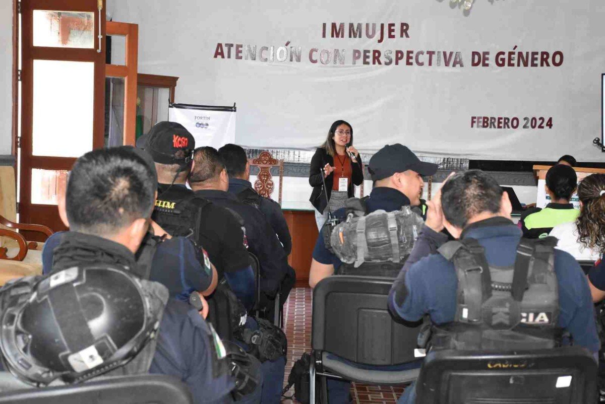 IMPARTE INSTITUTO DE LA MUJER PLÁTICA SOBRE ATENCIÓN CON PERSPECTIVA DE GÉNERO