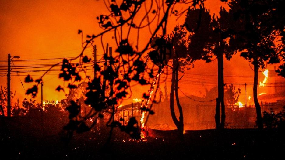 SUMAN 99 MUERTOS Y 372 DESAPARECIDOS POR INCENDIOS EN CHILE