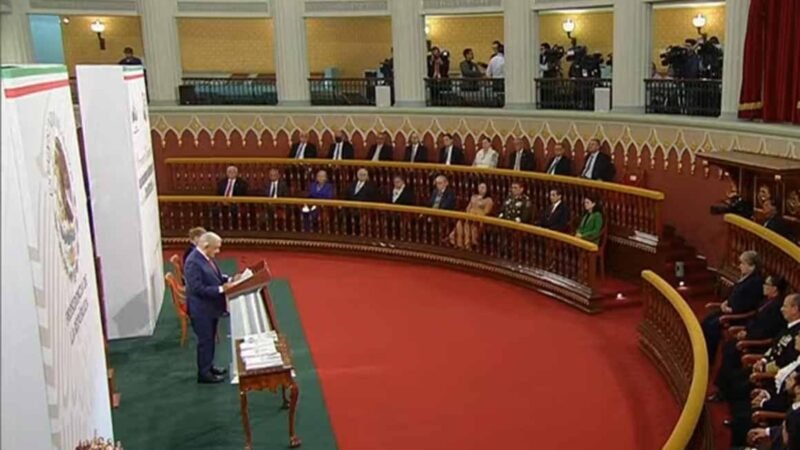 LÓPEZ OBRADOR PRESENTA 20 INICIATIVAS DE REFORMA A LA CONSTITUCIÓN