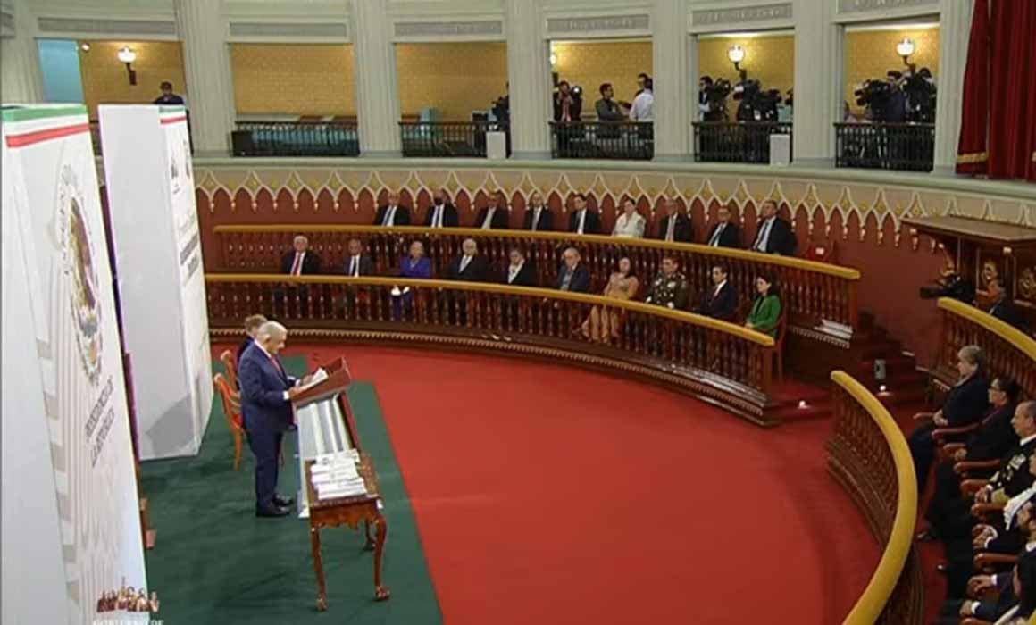 LÓPEZ OBRADOR PRESENTA 20 INICIATIVAS DE REFORMA A LA CONSTITUCIÓN