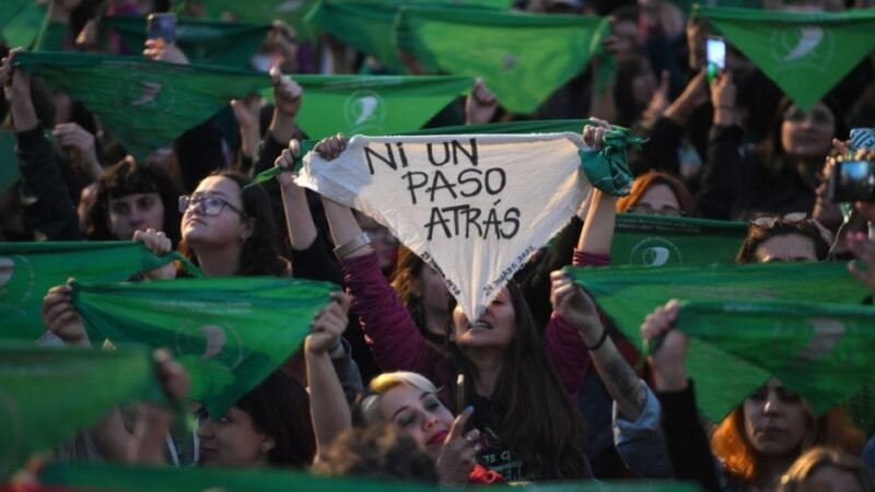 PRESENTAN PROYECTO QUE PENARÍA EL ABORTO EN ARGENTINA