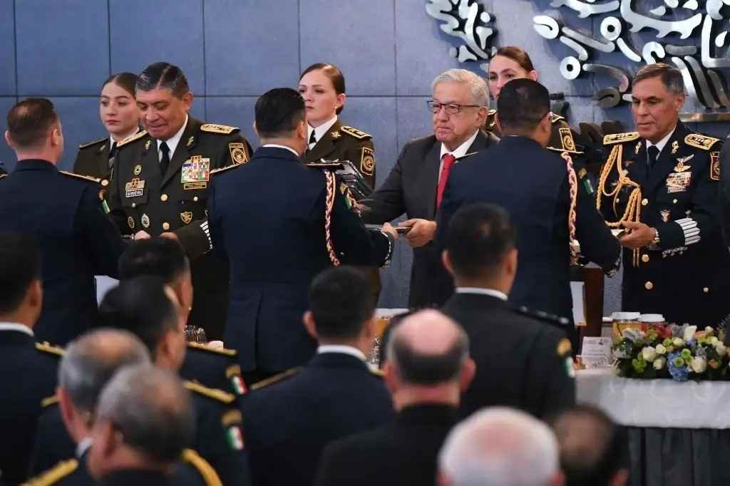 LÓPEZ OBRADOR DESTACA APOYO DE FUERZAS ARMADAS EN EL DESARROLLO DEL PAÍS