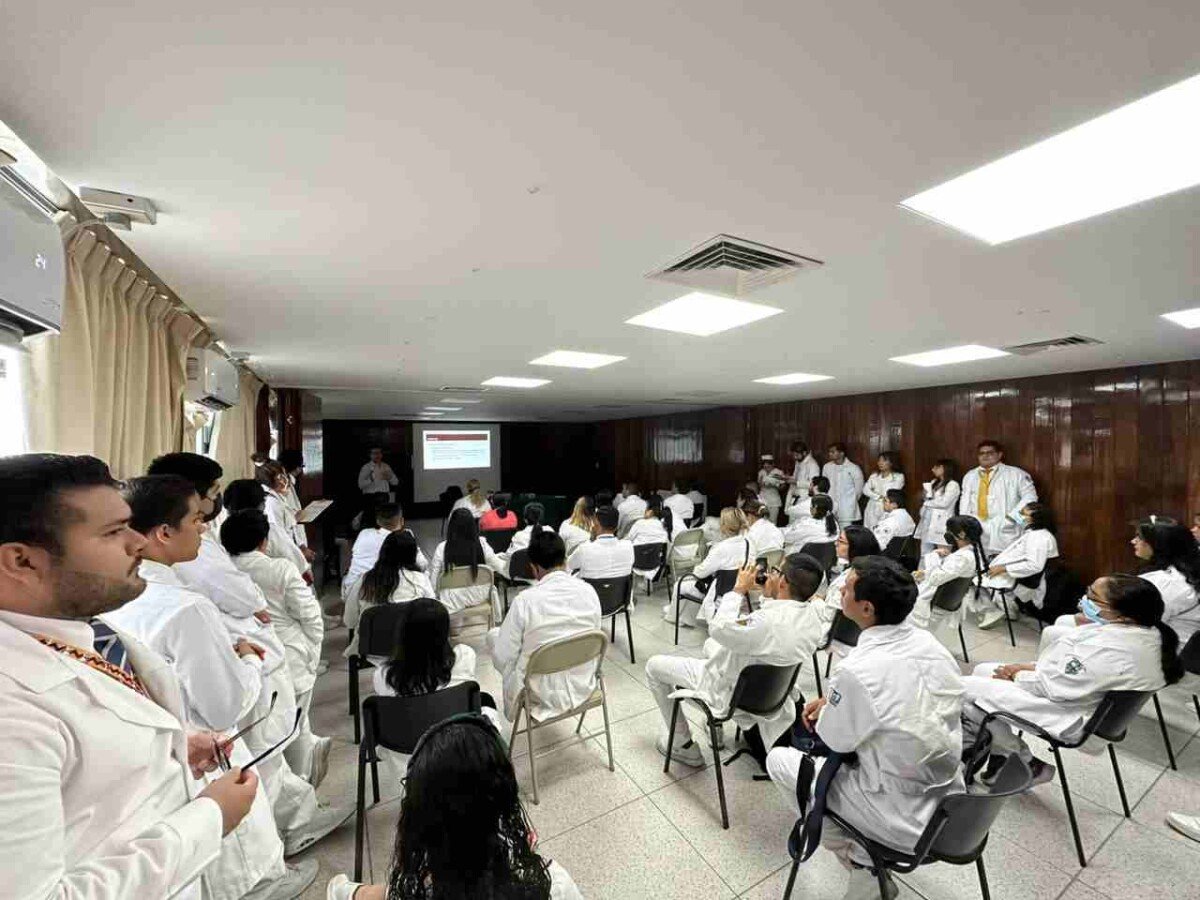 EGRESAN 122 NUEVOS MÉDICOS ESPECIALISTAS DEL IMSS