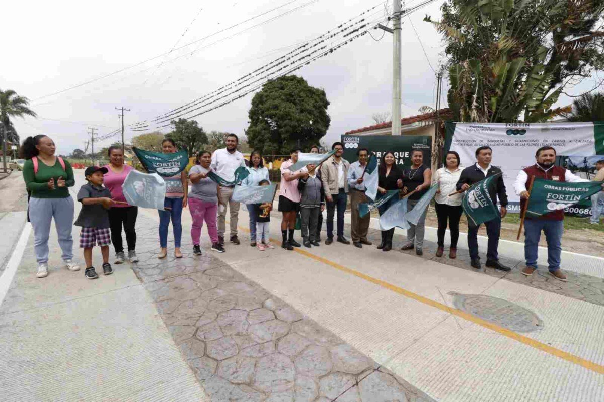 INAUGURAN PAVIMENTACIÓN DE CALZADA TLACOTENGO