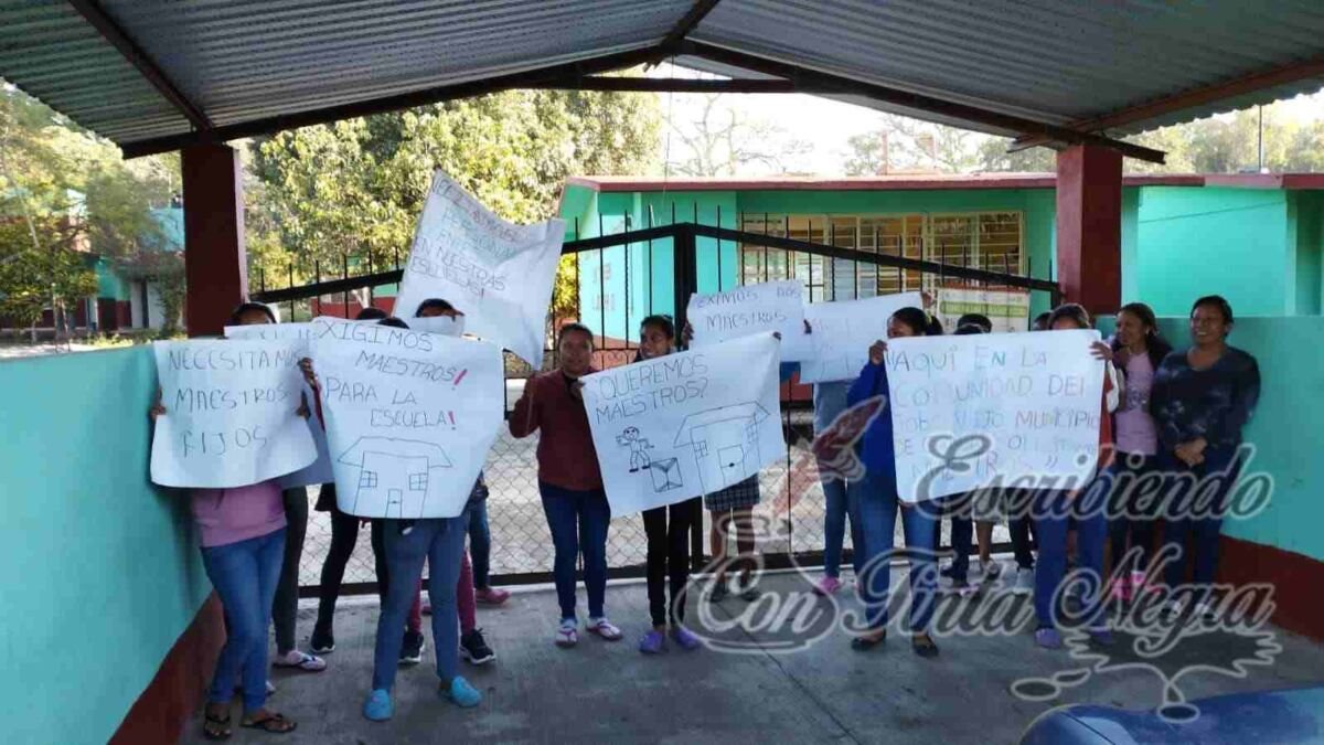 TOMAN PRIMARIA Y CARRETERA; DEMANDAN MAESTROS