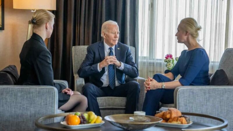 BIDEN SE REÚNE CON LA VIUDA DEL OPOSITOR RUSO ALEXÉI NAVALNI