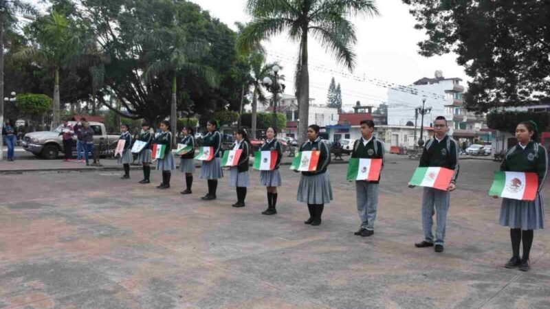 CONMEMORAN AUTORIDADES DÍA DE LA BANDERA CON ACTO CÍVICO