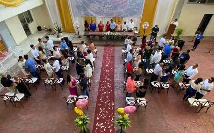 FESTEJAN CON BODAS EL 14 DE FEBRERO