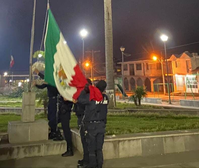 CONMEMORAN DÍA DE LA BANDERA