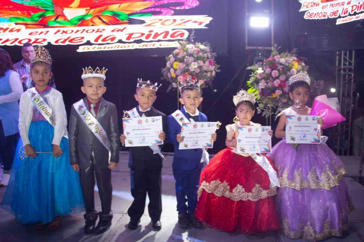 CORONAN A REYES INFANTILES EN IXHUATLÁN