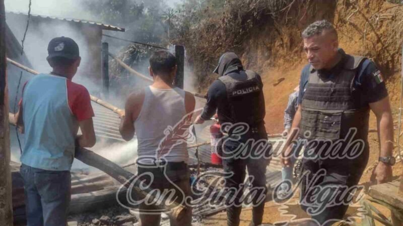 SE INCENDIA VIVIENDA EN TOTUTLA