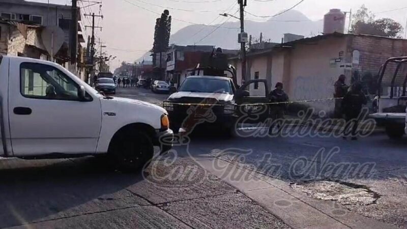 LO BALEAN FRENTE A SU HIJO