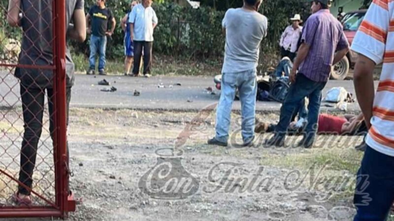 CHOCAN EBRIOS MOTOCICLISTAS EN ZENTLA