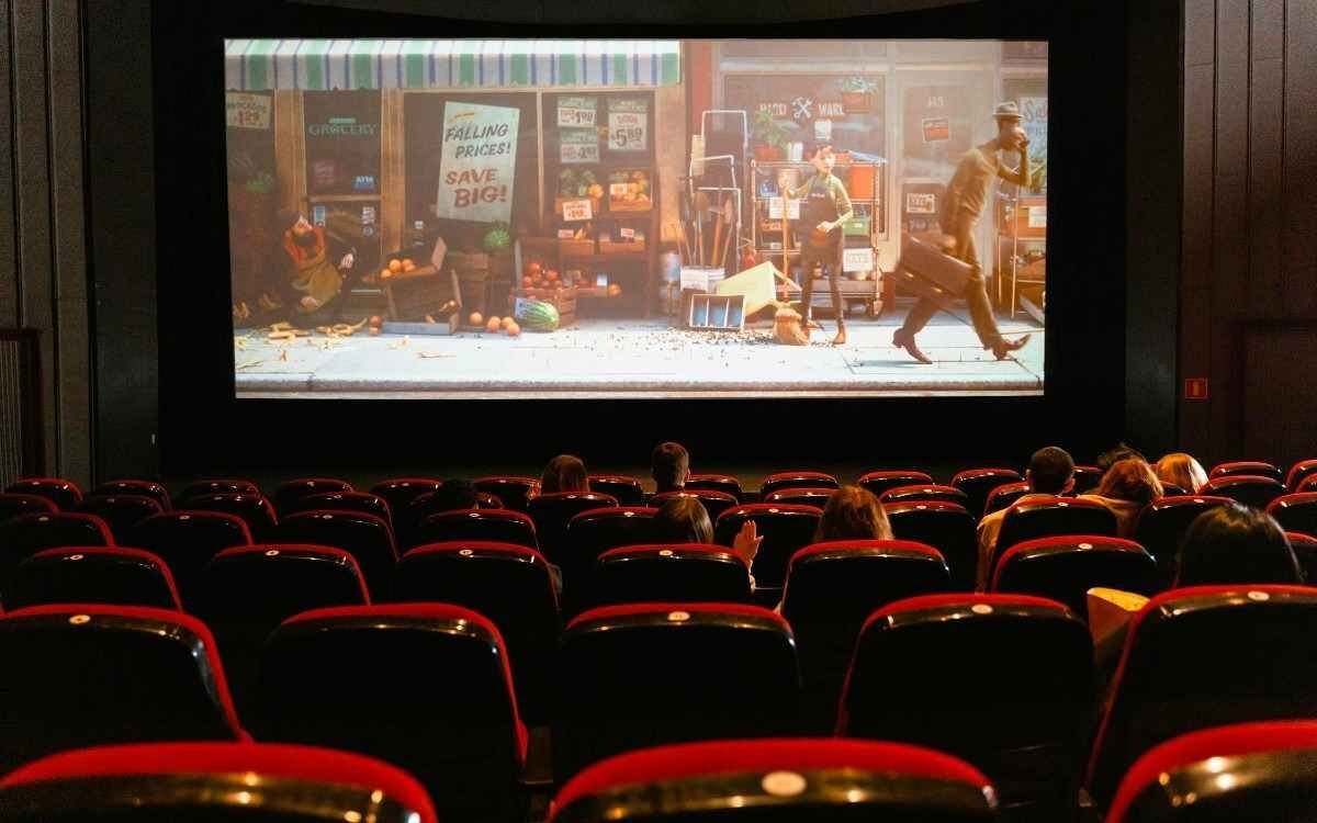 CINES DEBERÁN EXHIBIR PELÍCULAS DOBLADAS AL ESPAÑOL CON AUDIODESCRIPCIÓN