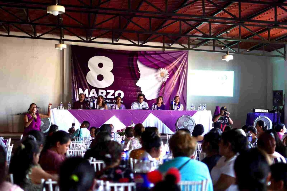 CONMEMORAN DÍA DE LA MUJER EN CHOCAMÁN