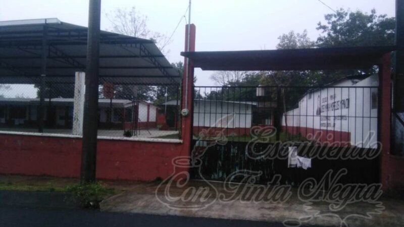AMENAZAN CON BLOQUEO EN ZENTLA; RECHAZAN A MAESTRO ABUSADOR
