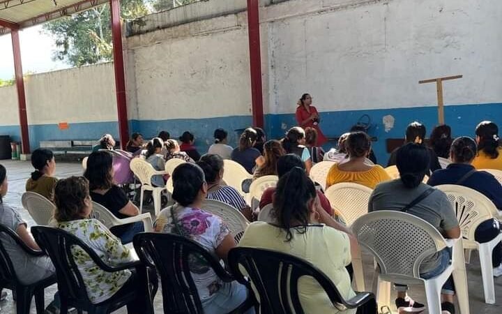 CONCIENTIZAN A PADRES DE FAMILIA SOBRE DERECHOS DE LAS MUJERES