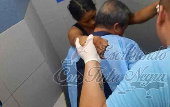 JOVEN DA A LUZ EN LOS BAÑOS; ¡NO SABÍA QUE ESTABA EMBARAZADA!