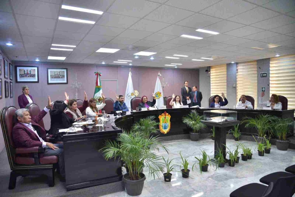 MÁS DIPUTADOS Y ALCALDES PIDEN LICENCIA