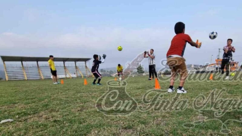 PONEN EN MARCHA ESCUELA DE PORTEROS EN ALPATLÁHUAC