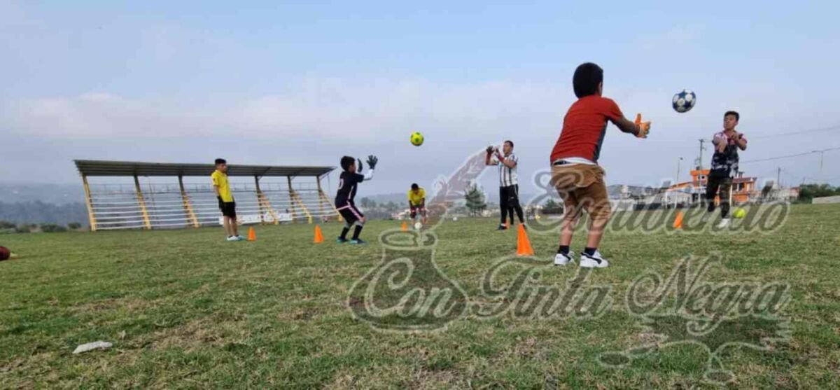 PONEN EN MARCHA ESCUELA DE PORTEROS EN ALPATLÁHUAC