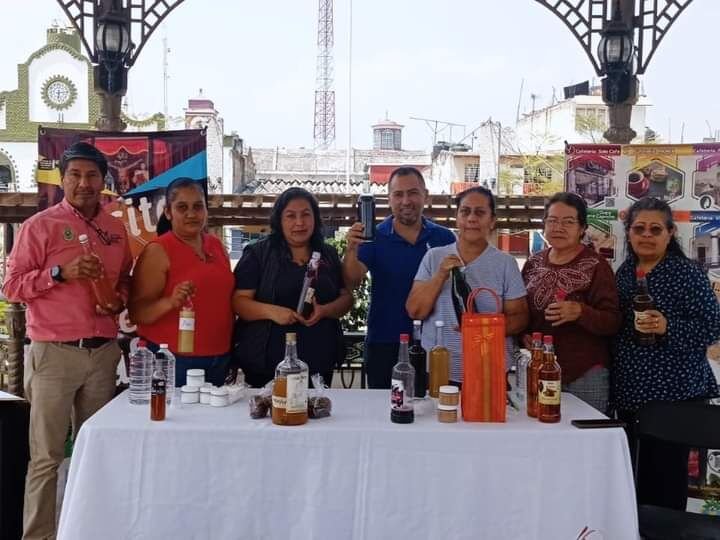 IMPARTEN TALLER DE EVALUACIÓN DE LICORES