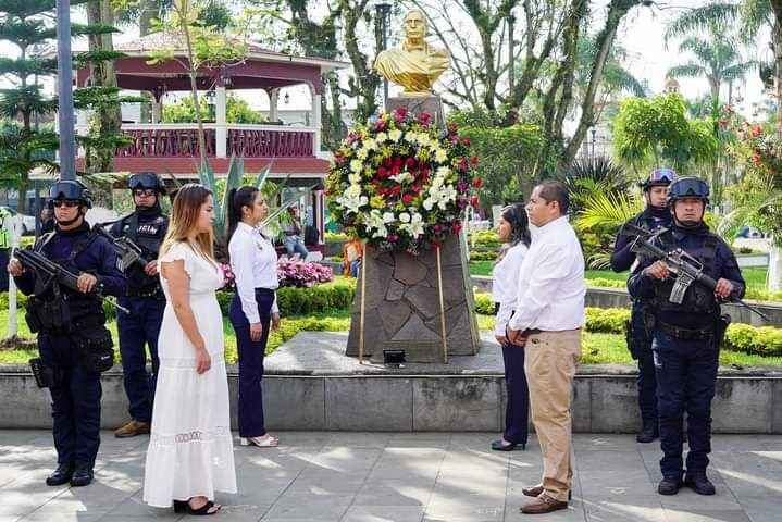 CONMEMORAN NATALICIO DE BENITO JUÁREZ