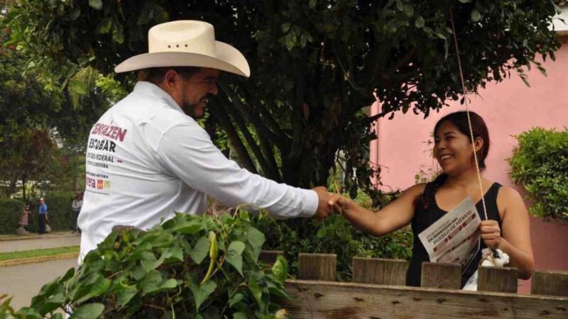 ZENYAZEN ESCOBAR: CON CERCANÍA Y COMPROMISO LLEGA AL CORAZÓN DE IXTACZOQUITLÁN