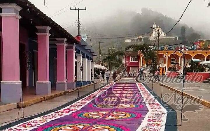 ALISTAN TAPETES DE SEMANA SANTA EN ALPATLÁHUAC