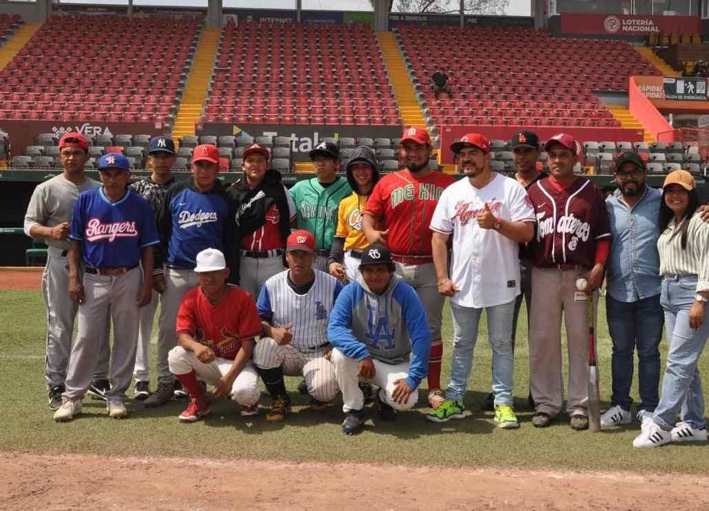 ZENYAZEN ASISTE COMO INVITADO A ENCUENTRO DE BEISBOL