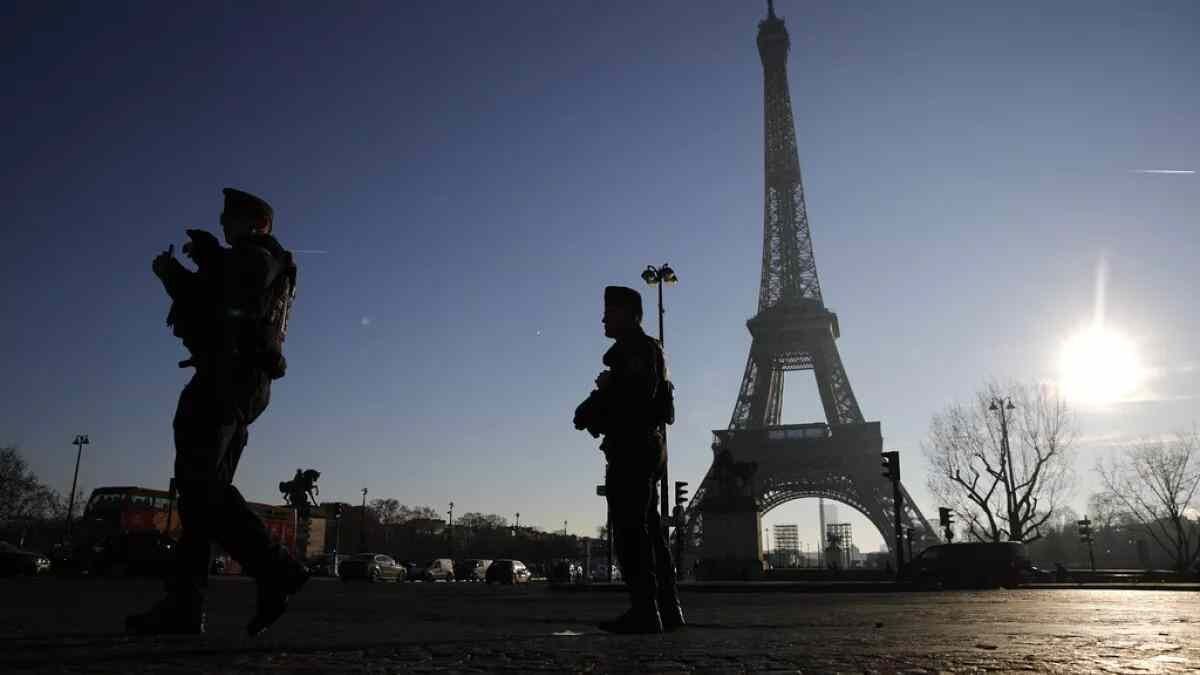 FRANCIA ELEVA AL MÁXIMO SU NIVEL DE ALERTA TERRORISTA