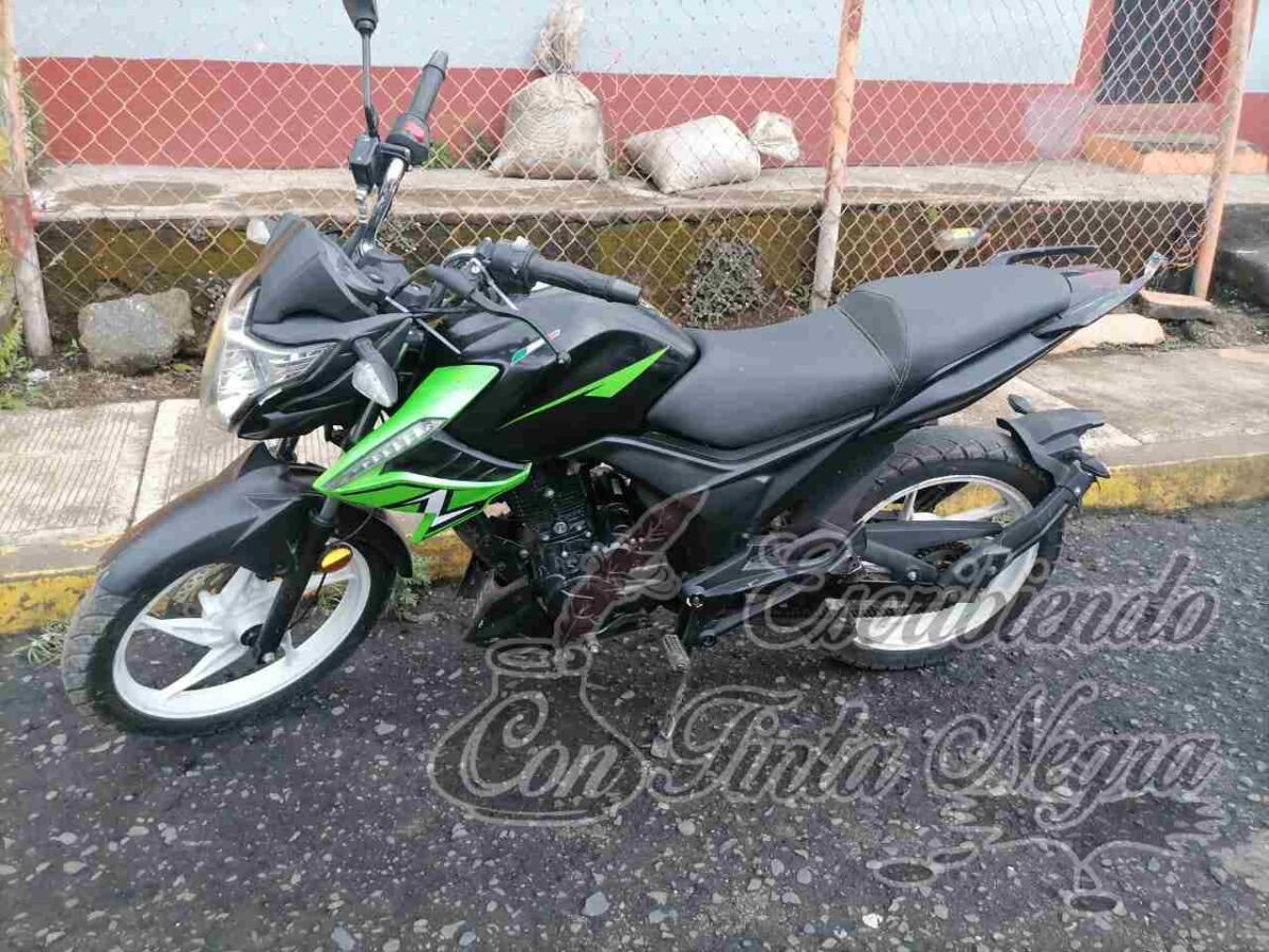 POLICIA RECUPERA MOTO CON REPORTE DE ROBO