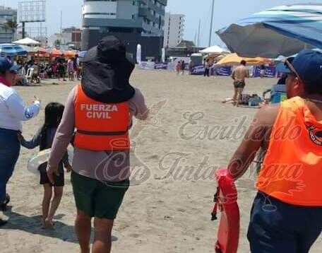 LOS SALVAN DE AHOGARSE; SE CAYERON DE LA BANANA