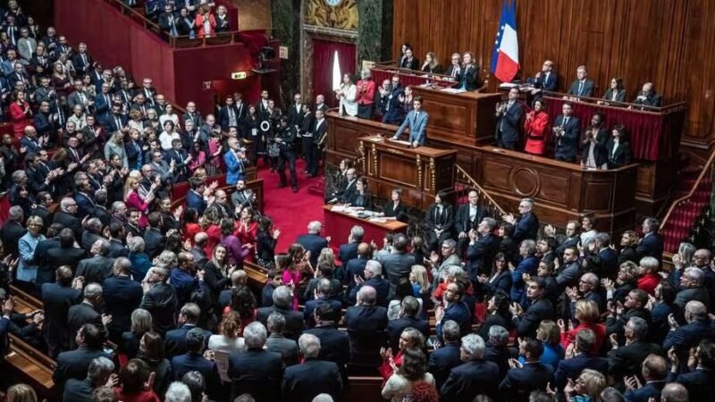 FRANCIA; PRIMER PAÍS EN PROTEGER EL ABORTO EN SU CONSTITUCIÓN