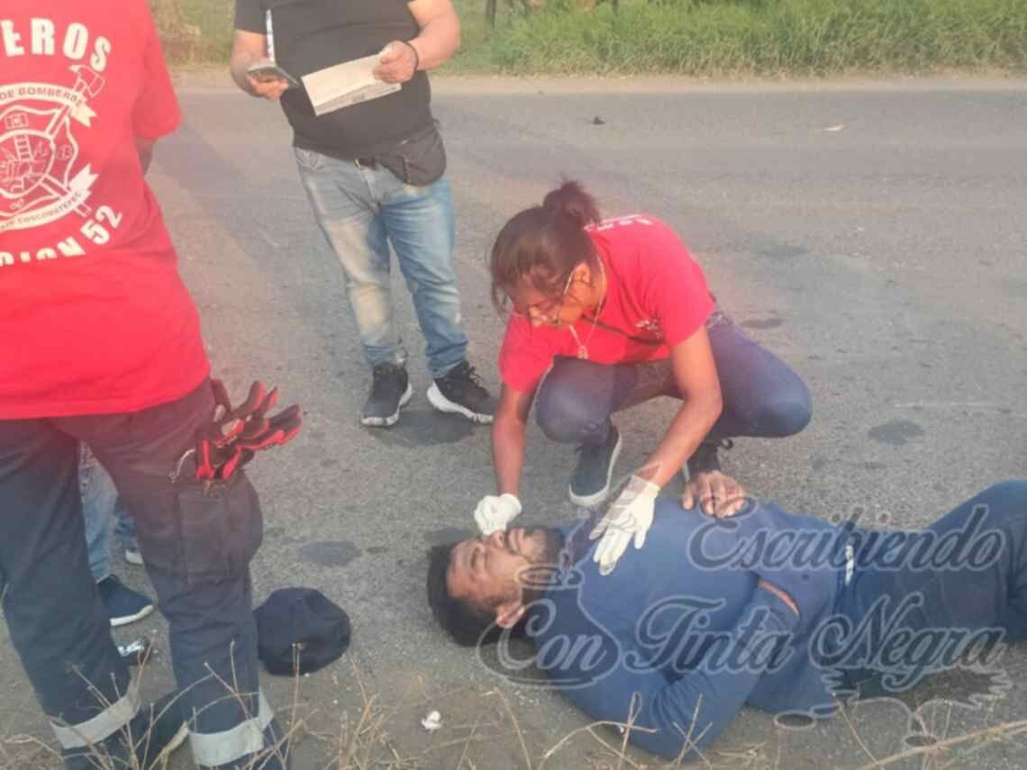 CHOCA MOTOCICLISTA CONTRA AUTO