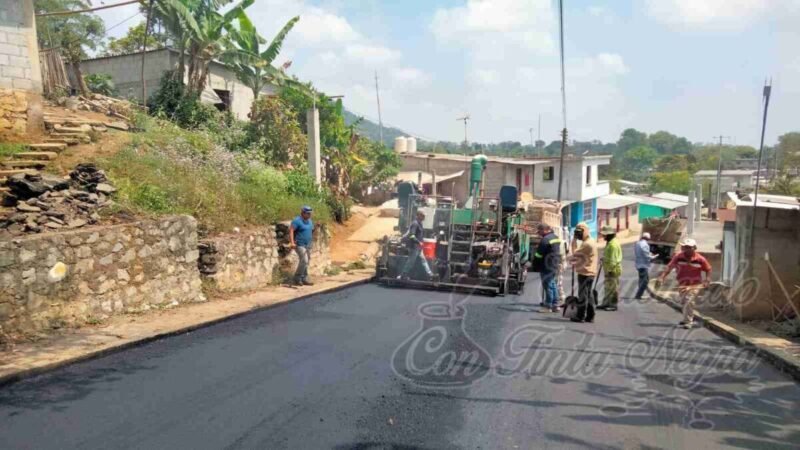 REHABILITAN CAMINO EN LA COLONIA RUIZ CORTINES