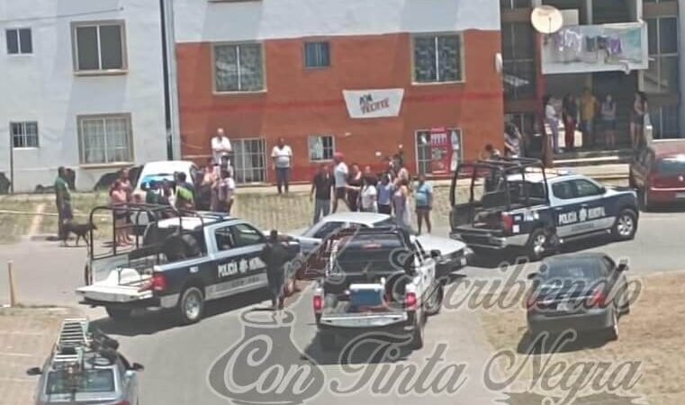 SORPRENDEN A FAMILIA DE LADRONES DENTRO DE VIVIENDA; DETIENEN A DOS