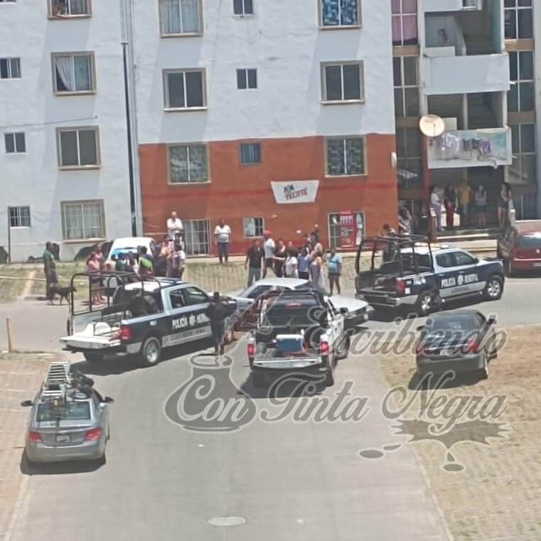 SORPRENDEN A FAMILIA DE LADRONES DENTRO DE VIVIENDA; DETIENEN A DOS