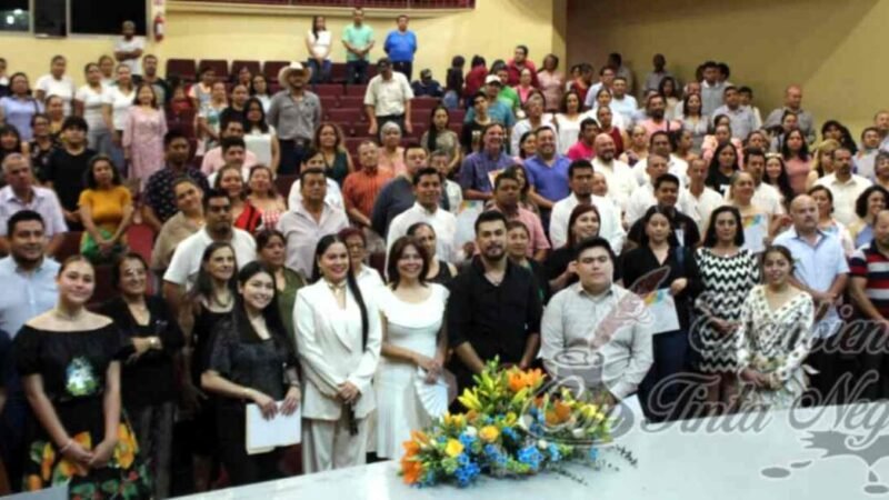 RINDEN PROTESTA INTEGRANTES DE CENTRO DE CREACIÓN CULTURAL Y TURÍSTICO VERACRUZANOS