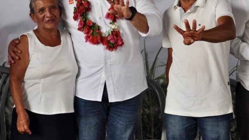 ZENYAZEN ESCOBAR REFRENDA SU COMPROMISO CON LOS PRODUCTORES DE IXTACZOQUITLÁN