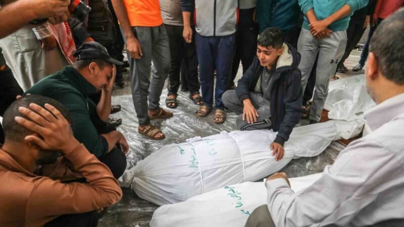 HALLAN 50 CUERPOS CON HUELLAS DE TORTURA ENTERRADOS EN HOSPITAL DE GAZA