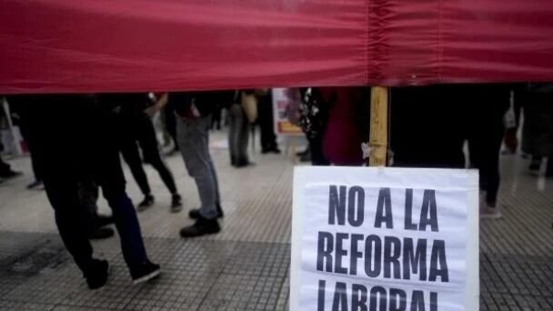 SINDICATOS PROTESTAN CONTRA REFORMA LABORAL EN BUENOS AIRES