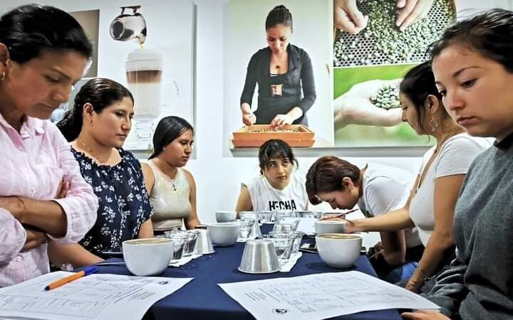 SE CAPACITAN PARA MEJORAR CALIDAD DEL CAFÉ