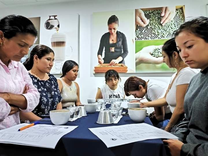 SE CAPACITAN PARA MEJORAR CALIDAD DEL CAFÉ