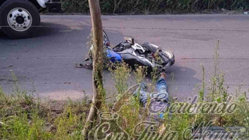 MUERE MOTOCICLISTA AL DERRAPAR