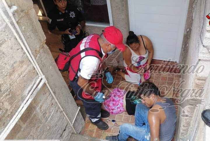 JOVENCITA ESCAPA POR LA “PUERTA FALSA”
