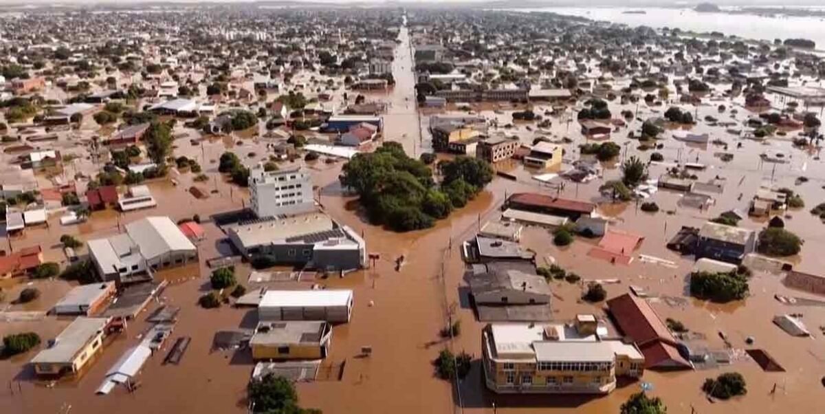 SUMAN 100 LAS MUERTES POR INUNDACIONES EN EL SUR DE BRASIL
